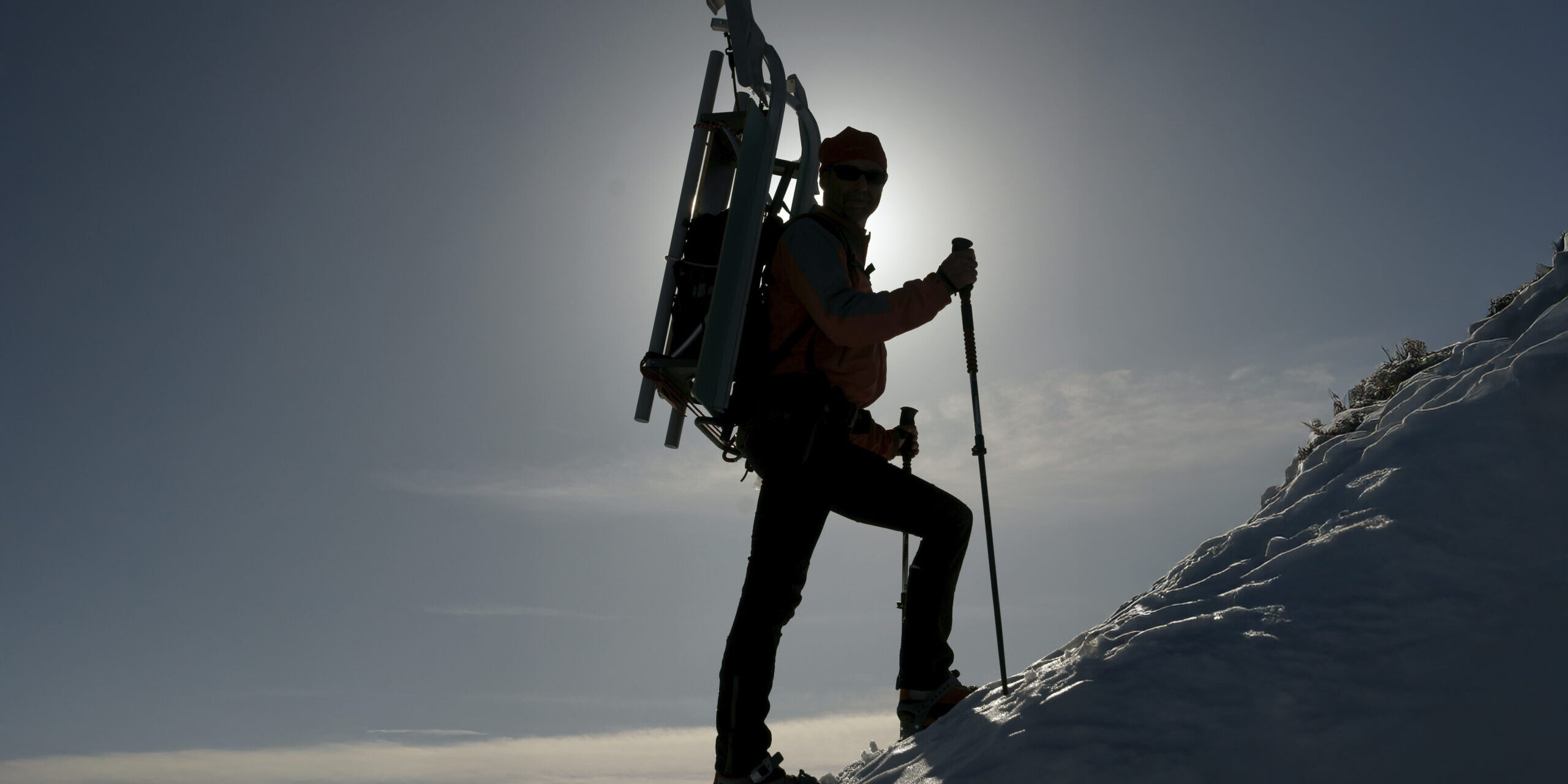 Aufstieg mit Kraxe Aufstieg mit Kraxe